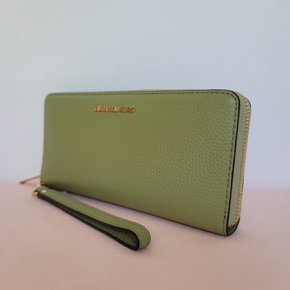 MICHAEL KORS Jet Set Travel Continental Pebbled Leather Wallet- Light Sage⭐ - Picture 4 of 16